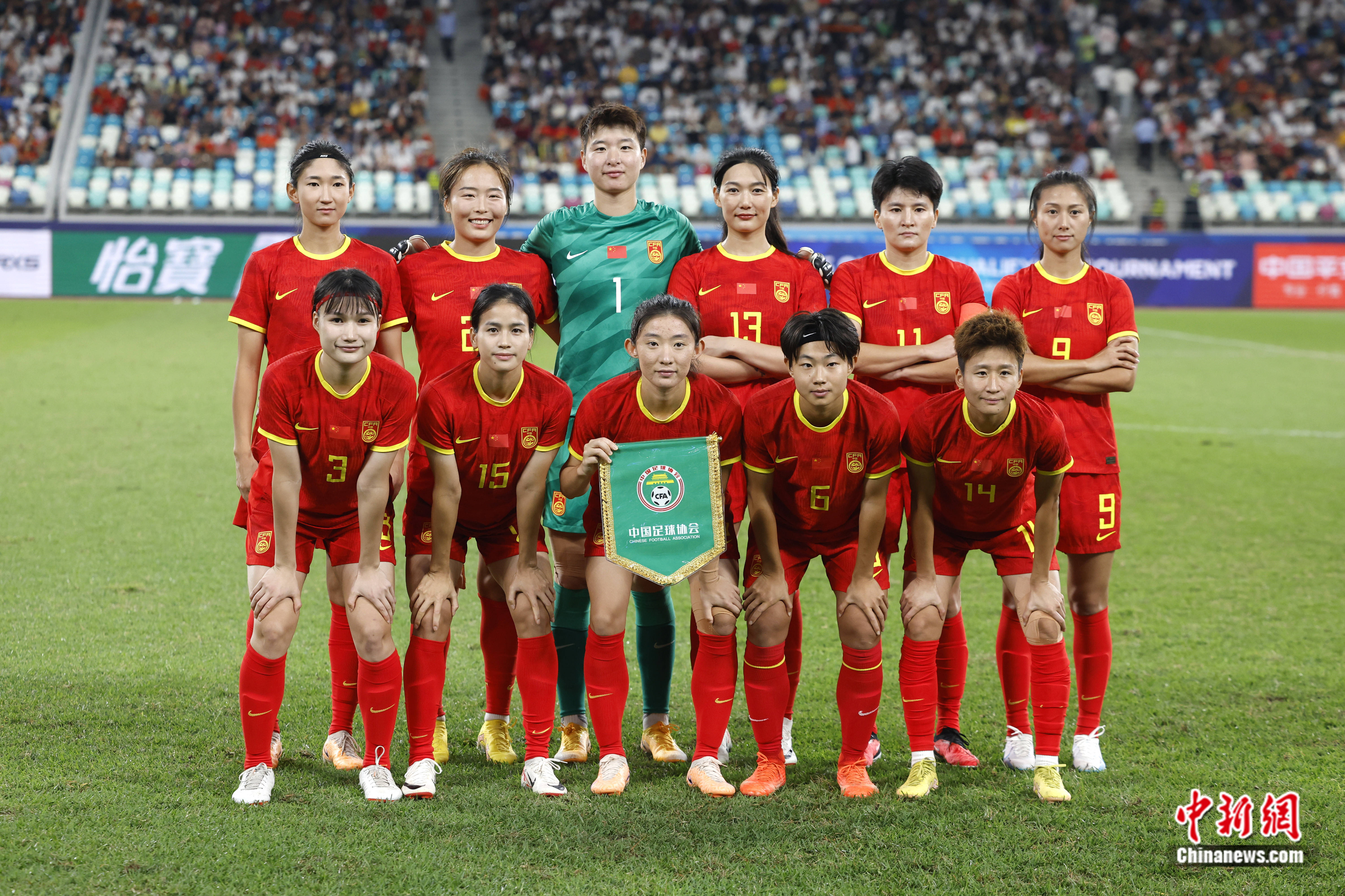 中国足球英才：女足球员助力国家夺金国际赛事耀眼登场