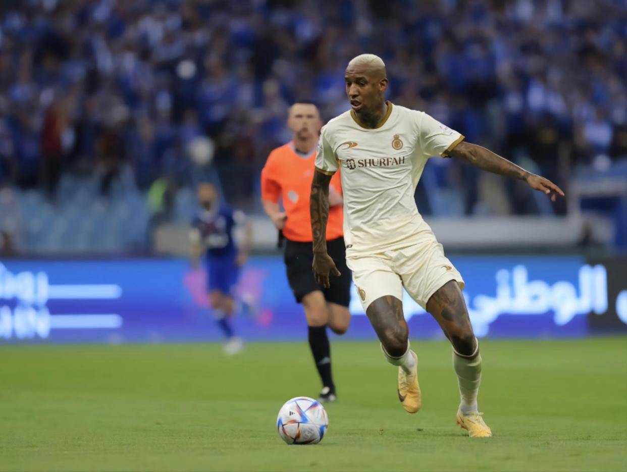 关于汉堡队在主场惜败，面临保级危机的信息