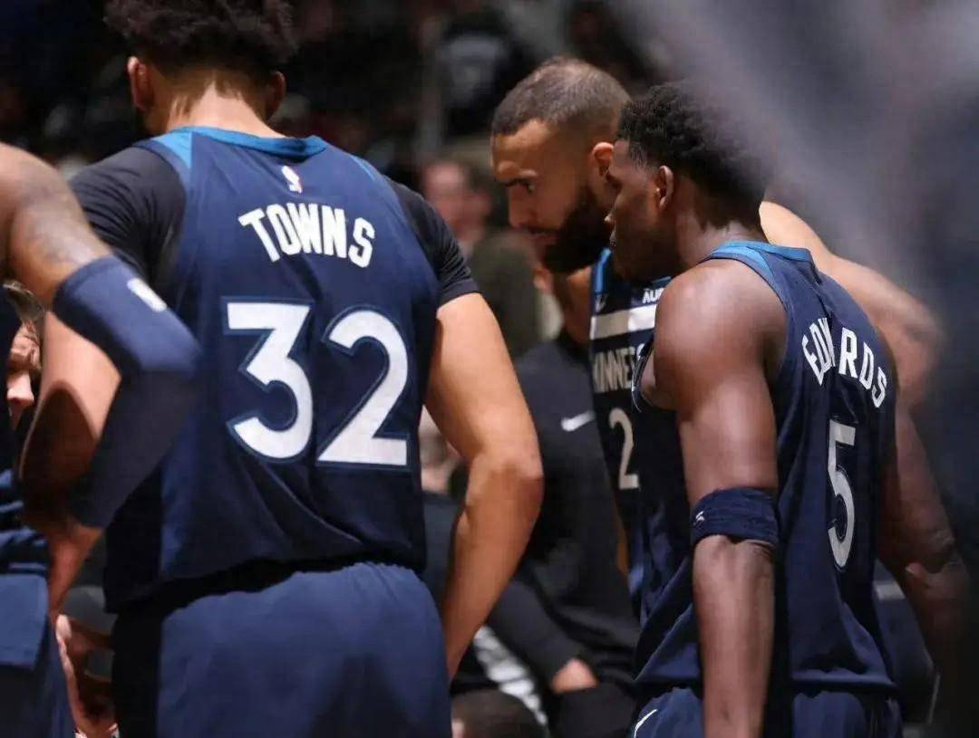 唐斯三巨头联手，哈登得分突破，雄鹿冲击季后赛！的简单介绍