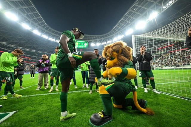 关于足协杯战况：北京国安防线稳固，拜仁慕尼黑进攻受阻，德布劳内成最佳的信息